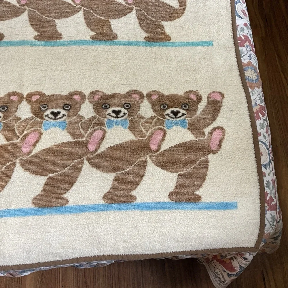 Vintage Biederlack Dancing Teddy Bear Acrylic Blanket Cottage Grandma USA 55x69
